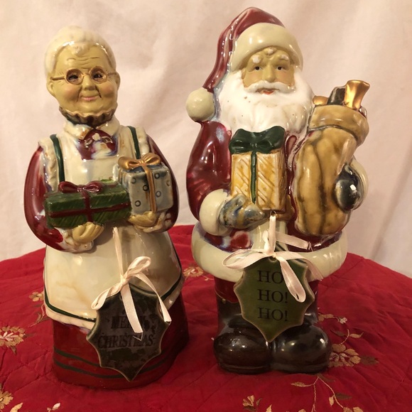 Kirkland’s Retired Mr & Mrs Claus - Picture 6 of 13